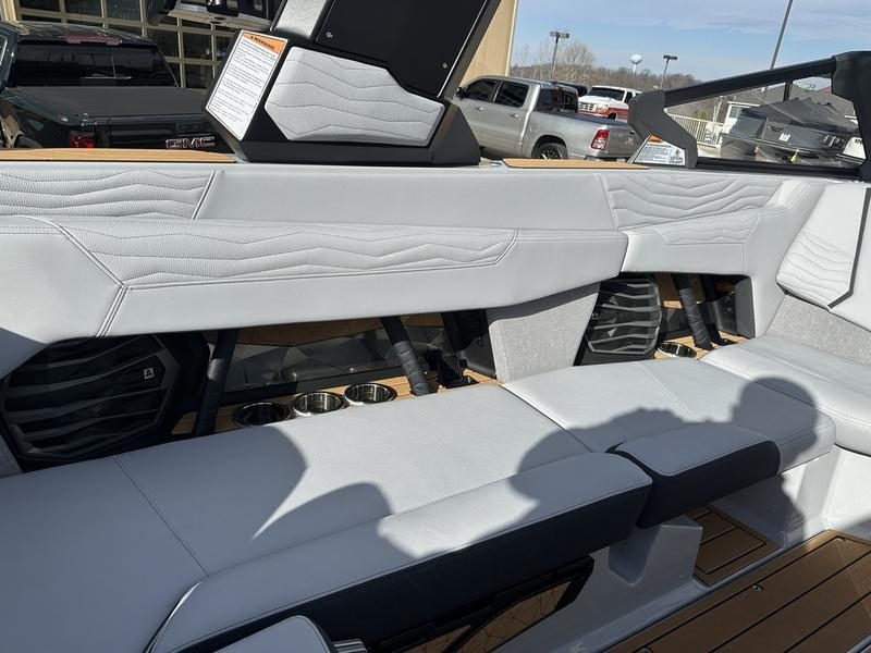 2025 Nautique G23