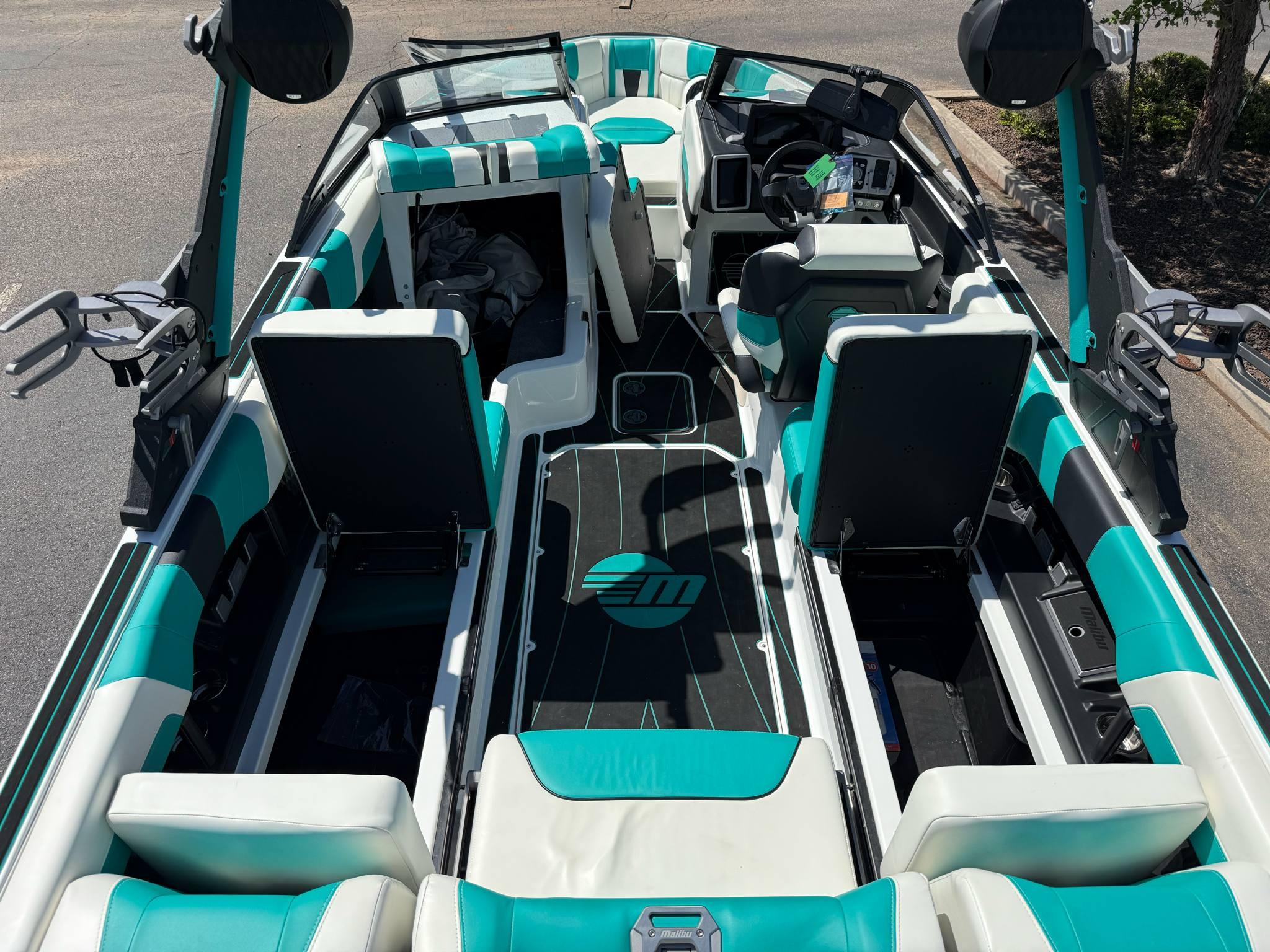LIKE NEW 2023 Malibu 23LSV Icon