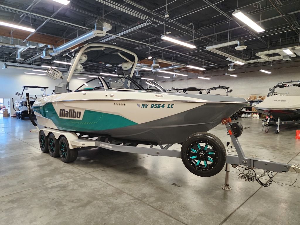 2019 Malibu Boats 25 LSV