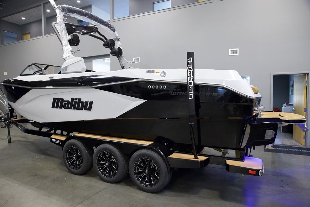 2025 Malibu Boats 26 LSV