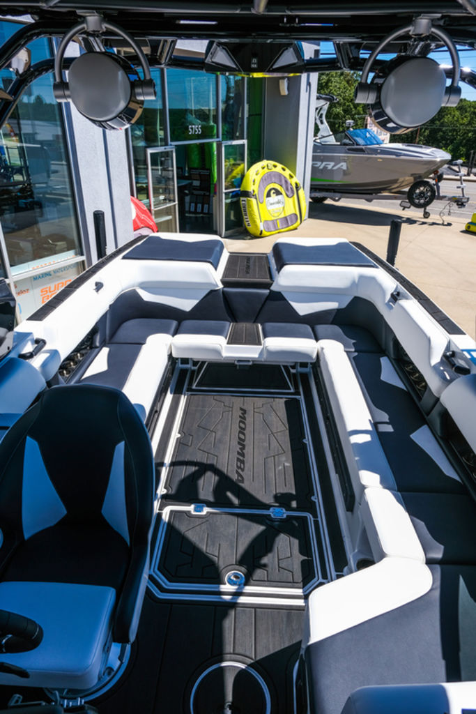 2025 MOOMBA MAKAI