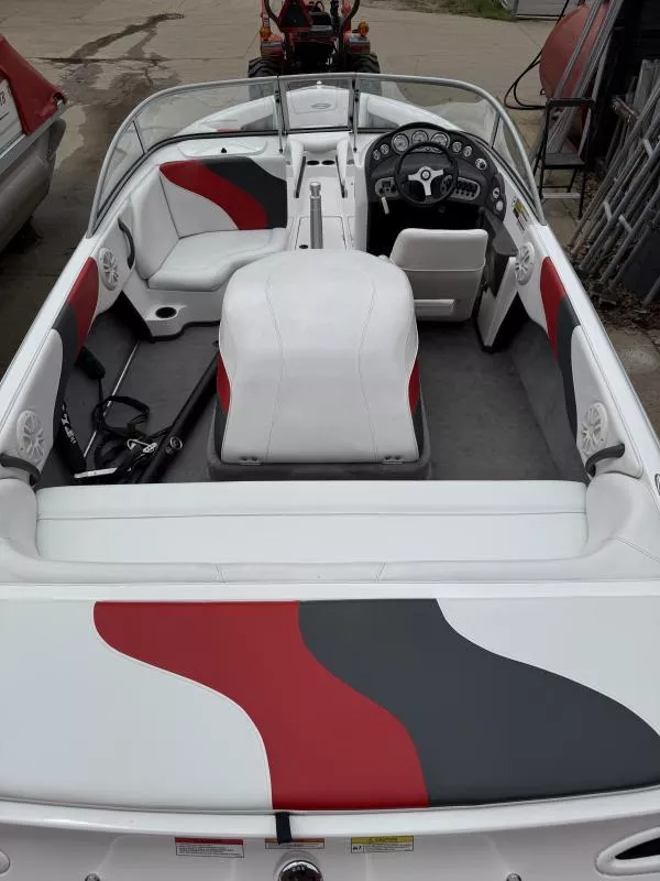 2005 Moomba Outback 
