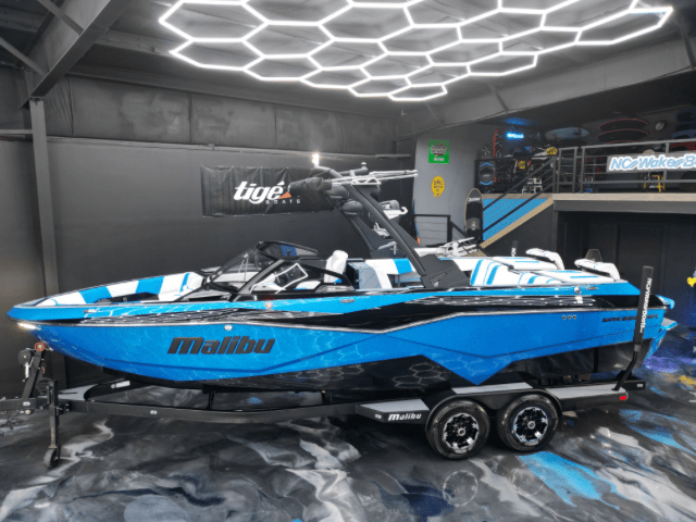 2022 Malibu Wakesetter 25 lSV