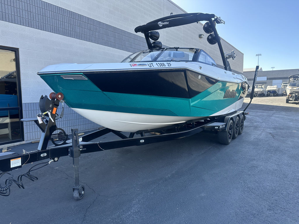 2023 Malibu Boats 26 LSV