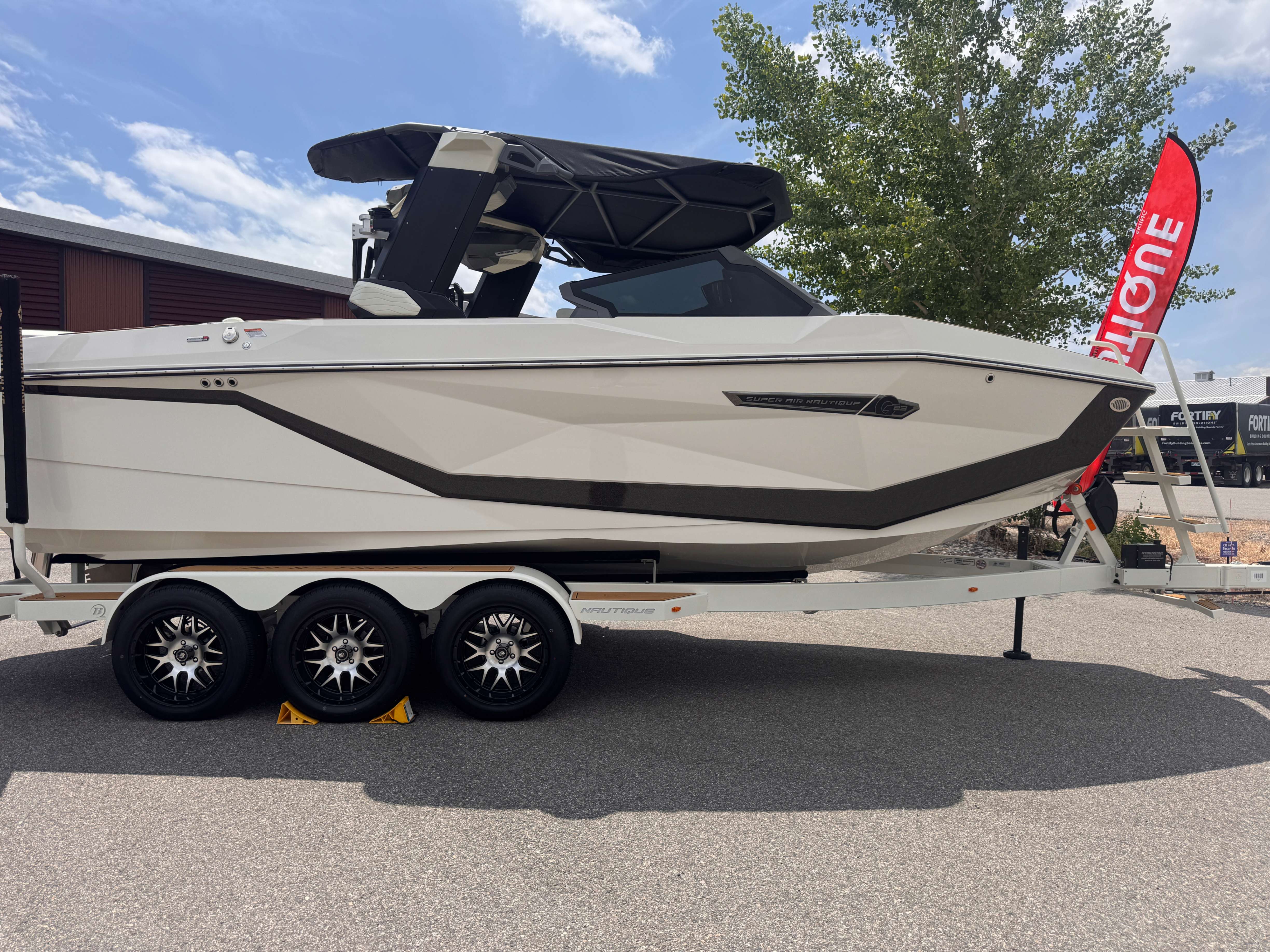 2025 Nautique G23