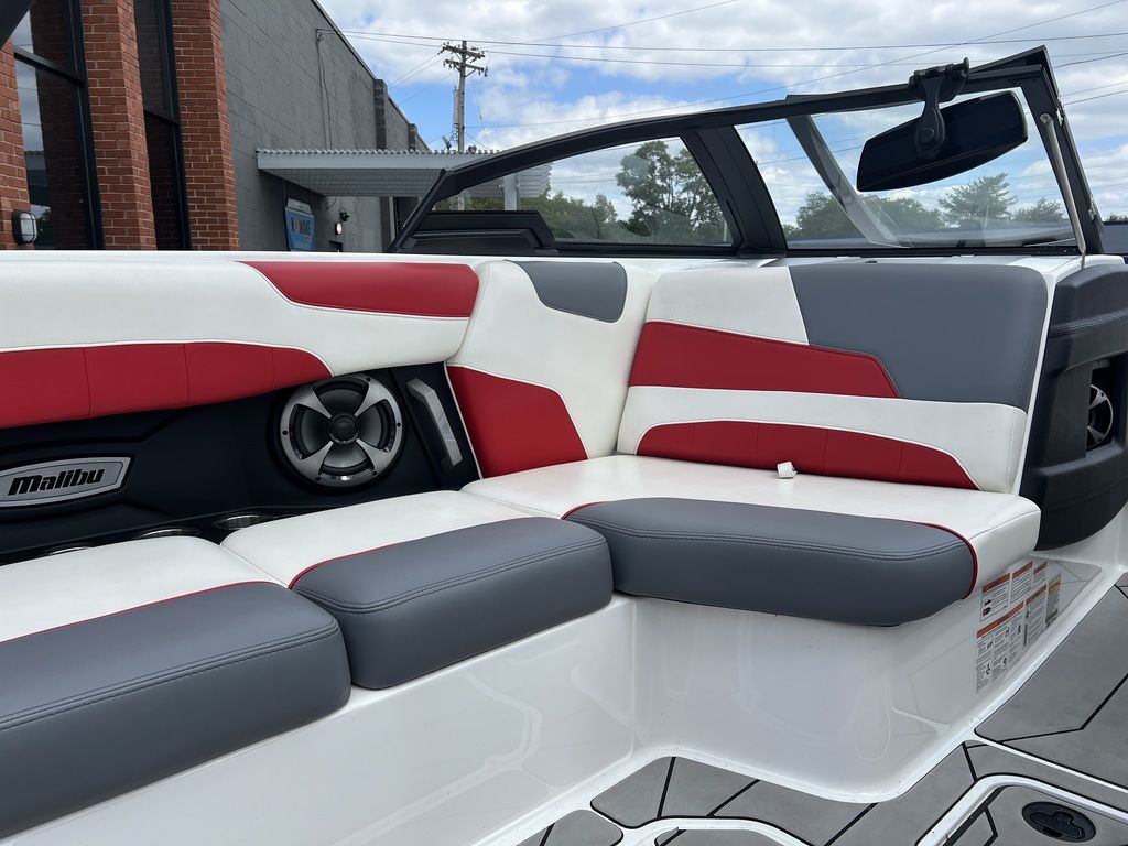 2021 Malibu Boats 22 LSV