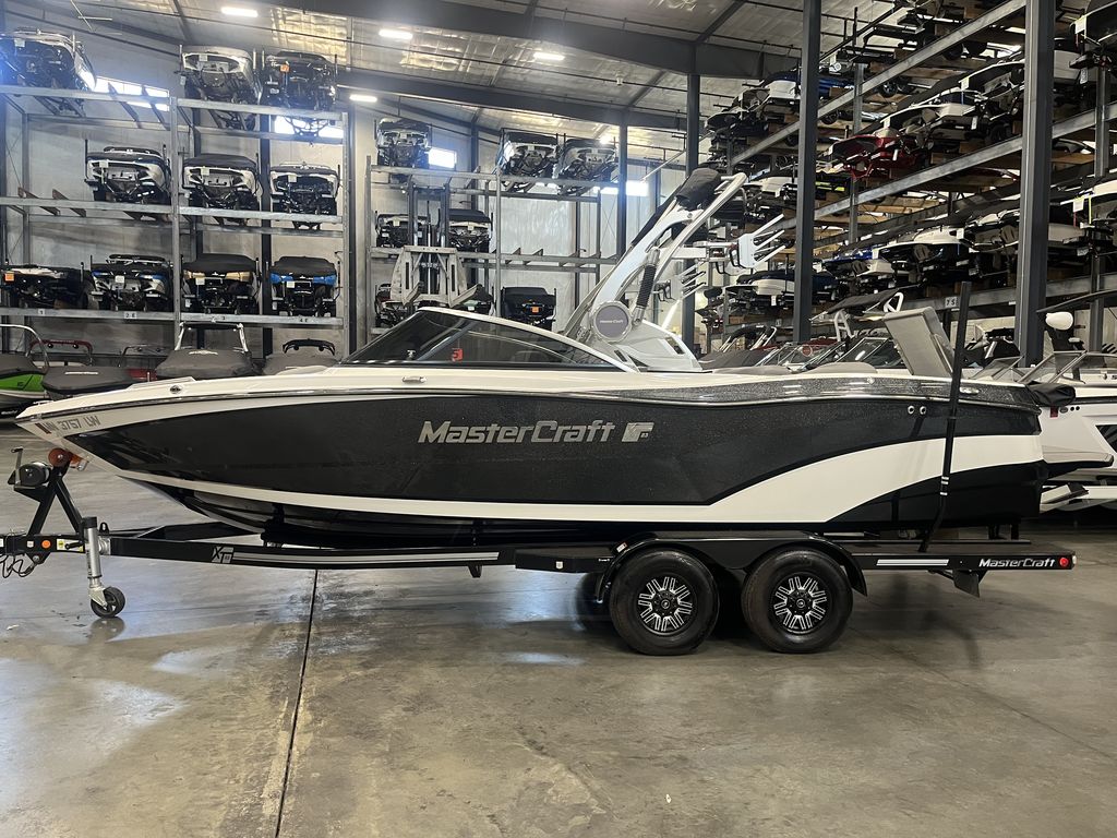 2019 MasterCraft XT23