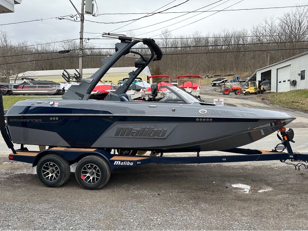 2023 Malibu Boats 20 VTX