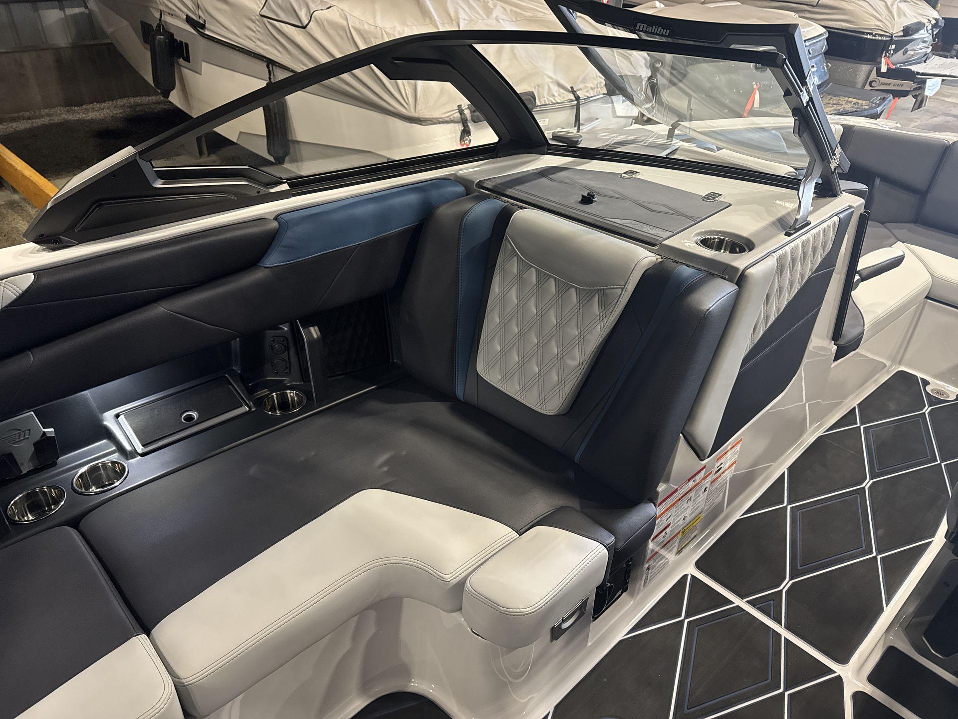 2025 Malibu M230