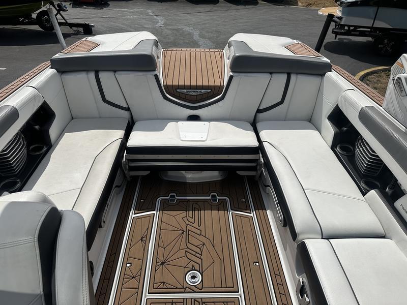 2016 Nautique G23