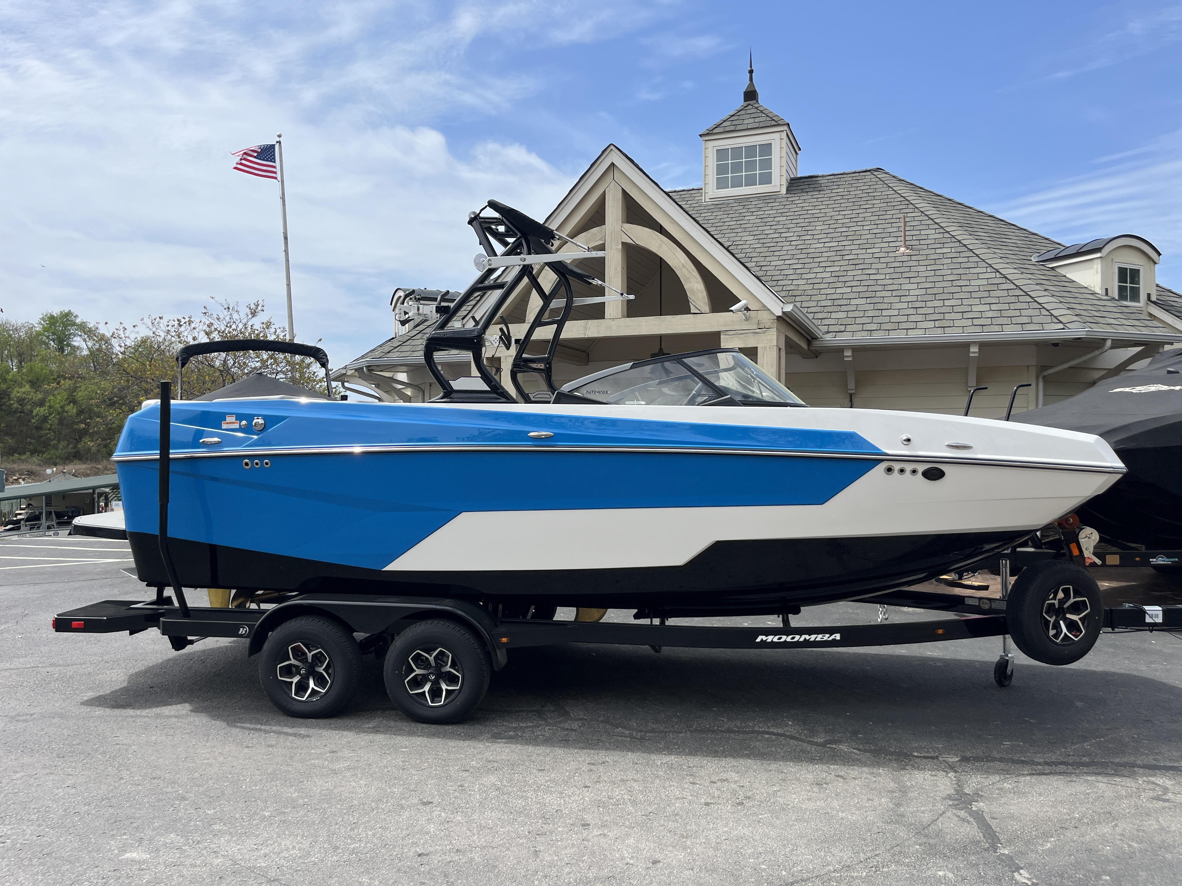 2025 MOOMBA MAX