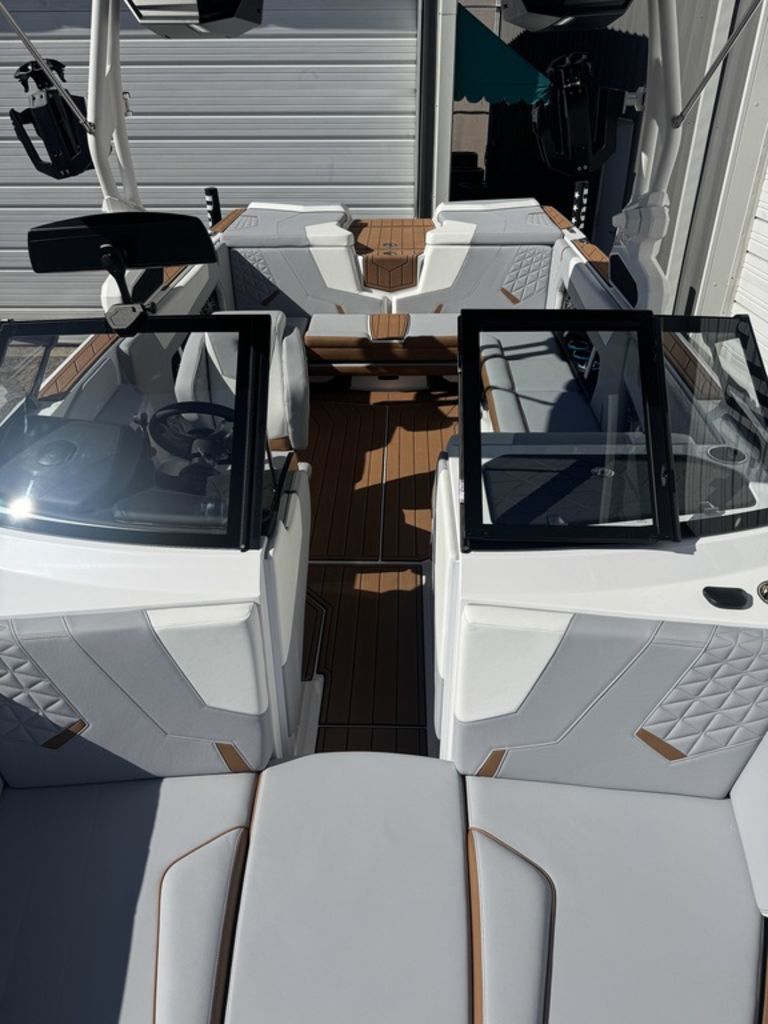 2025 Nautique GS 22