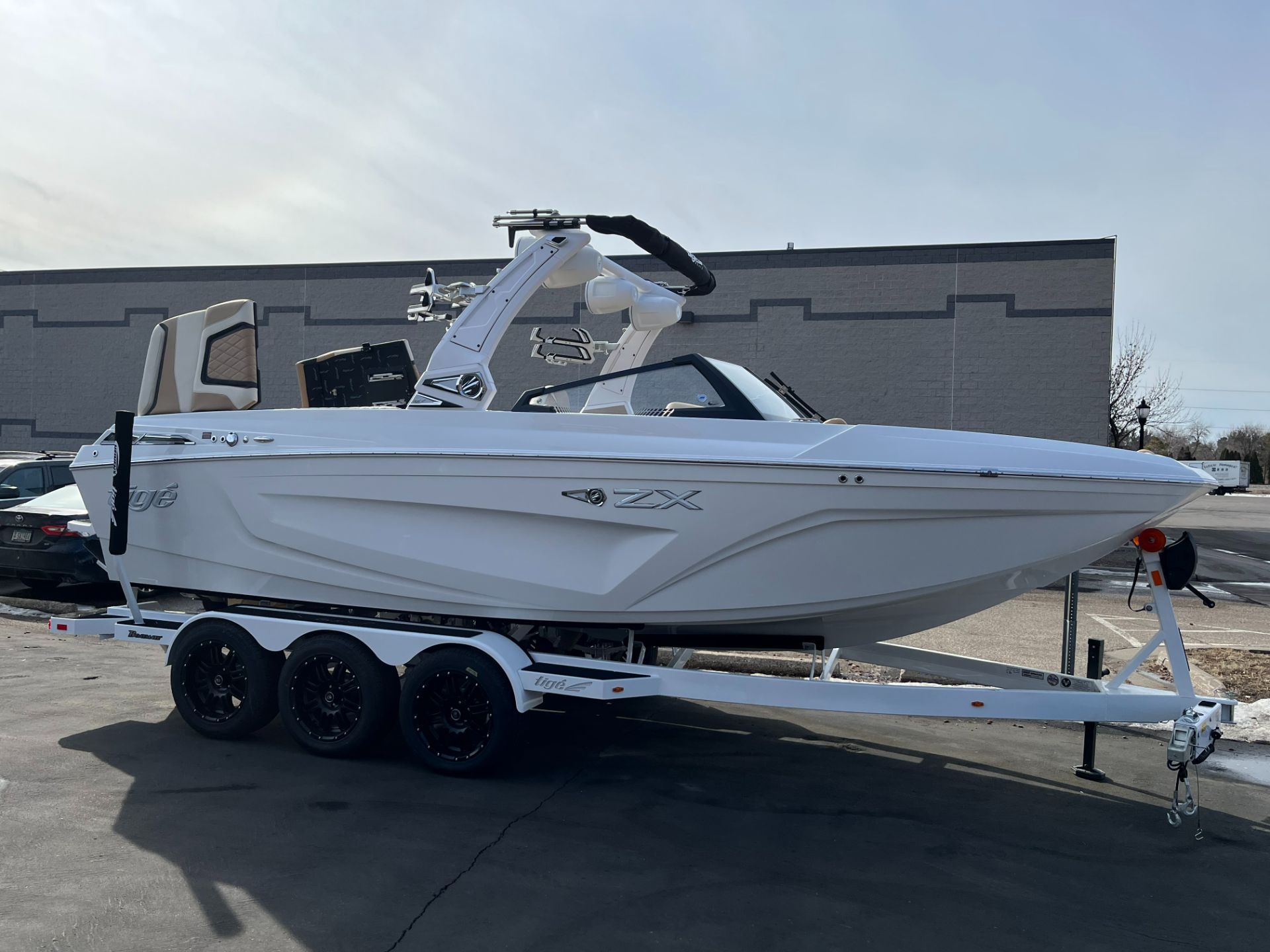 2022 Tige 23ZX. MINT Condition. USA DELIVERY AVAILABLE!