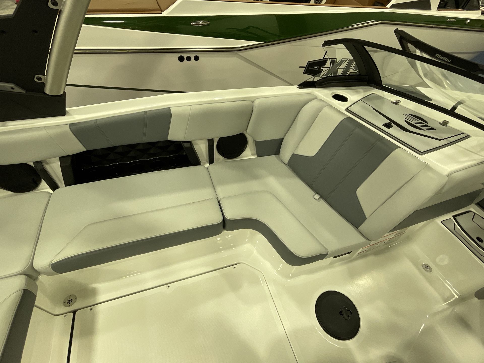 2024 Malibu 21 LX-r