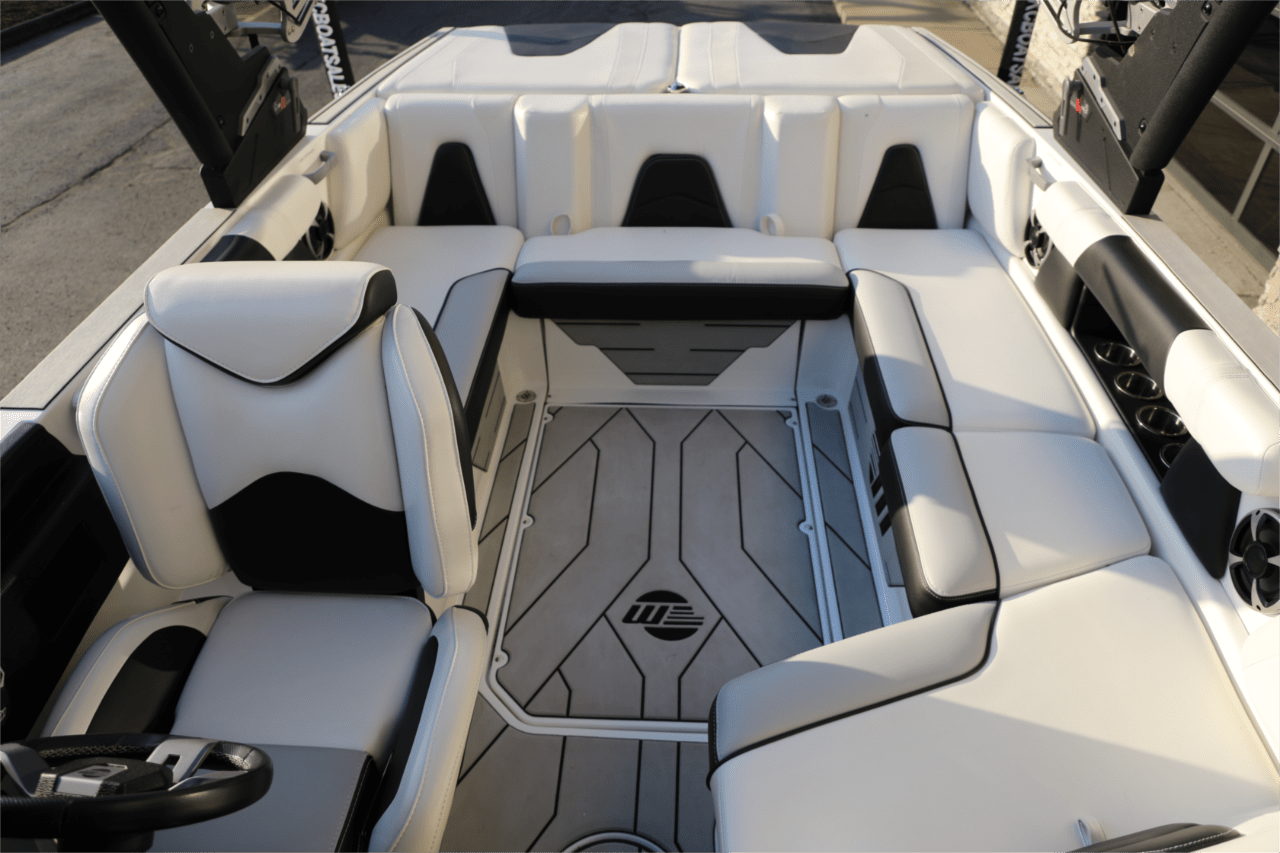 2021 Malibu 21 VLX Wakesetter M6di Motor – Just In! DEAL PENDING