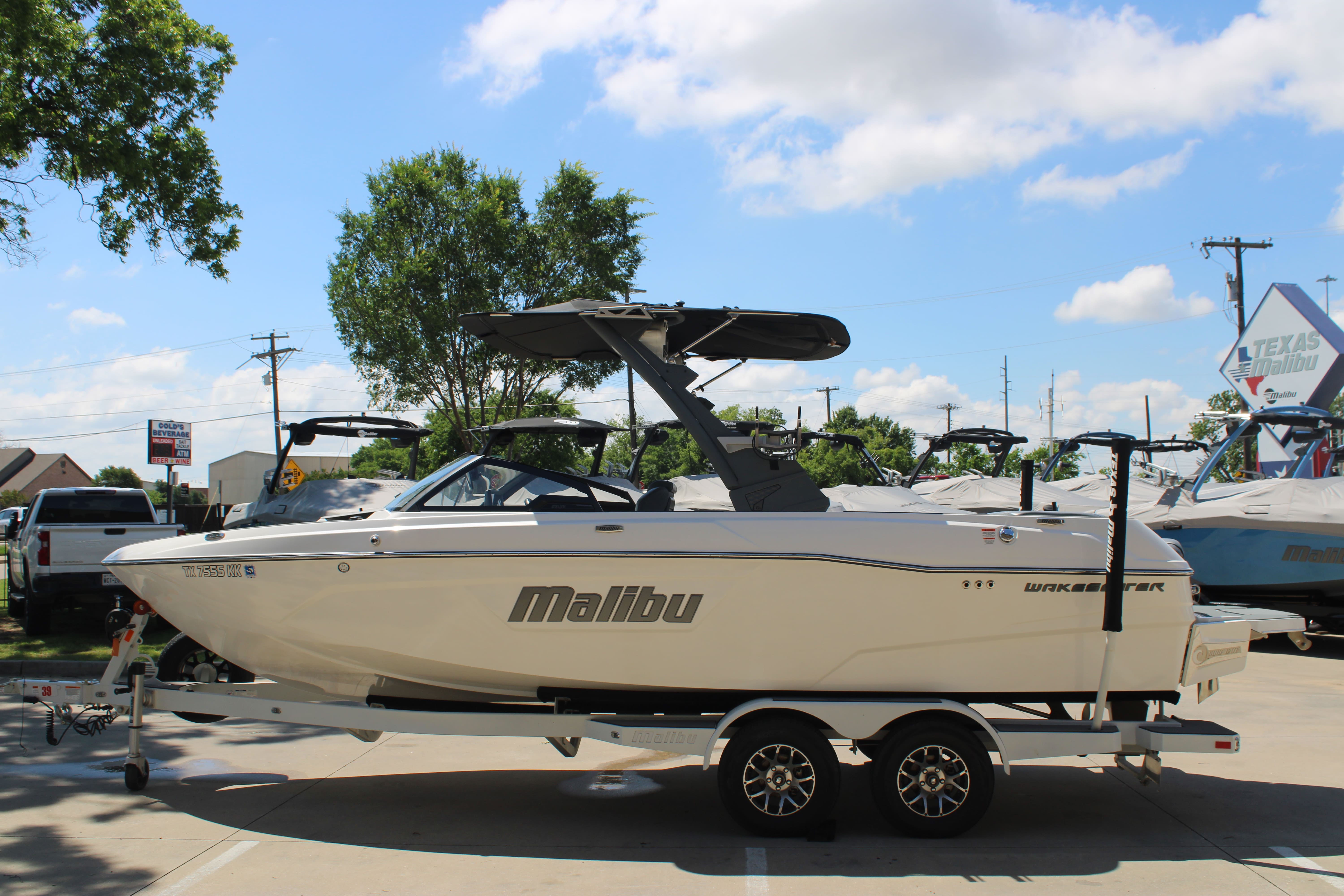 2022 Malibu 23 LSV