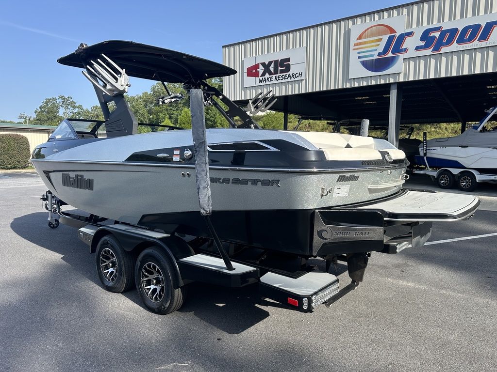 2017 Malibu Boats 23 LSV