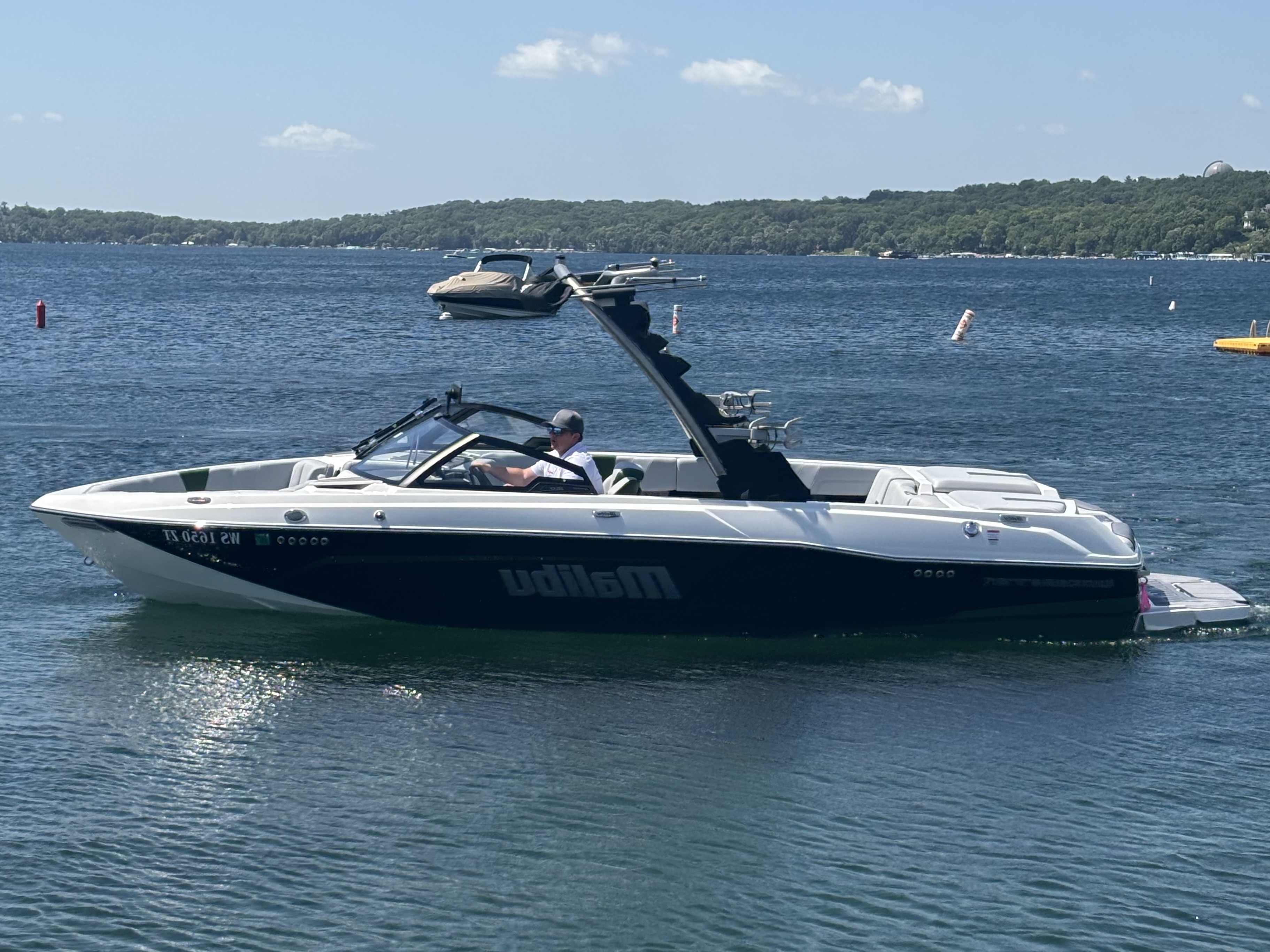 2023 Malibu 23 LSV