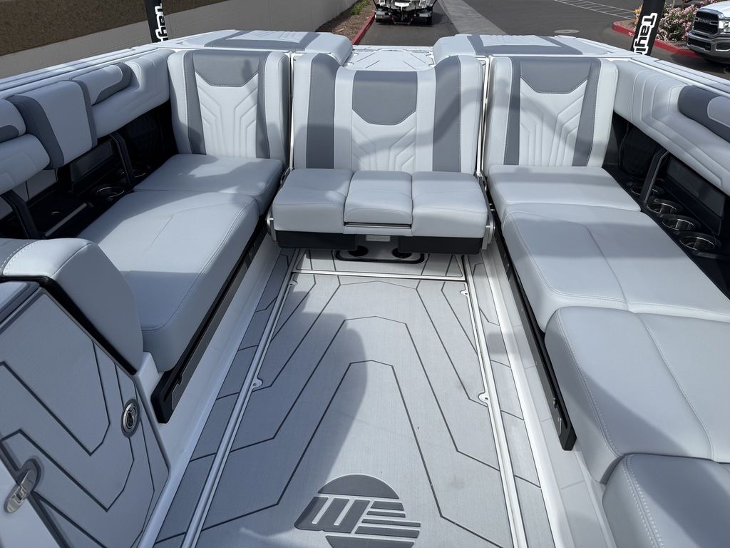2025 Malibu Boats 25 LSV