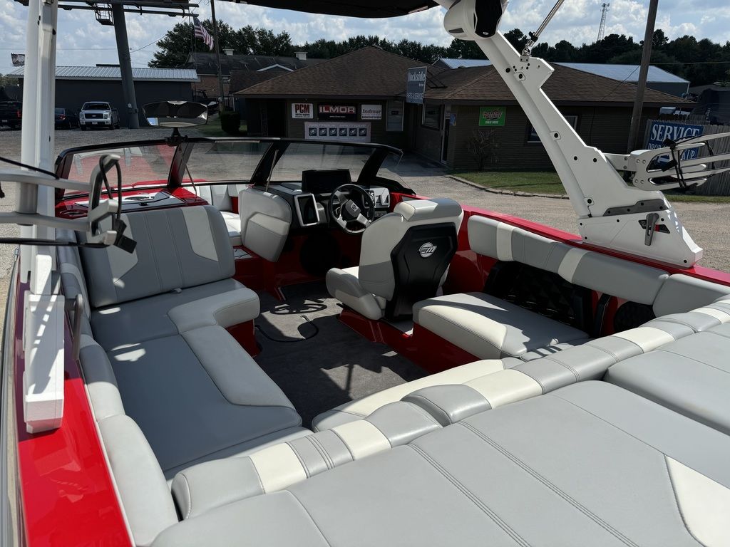 2022 Malibu Boats 21 LX Icon