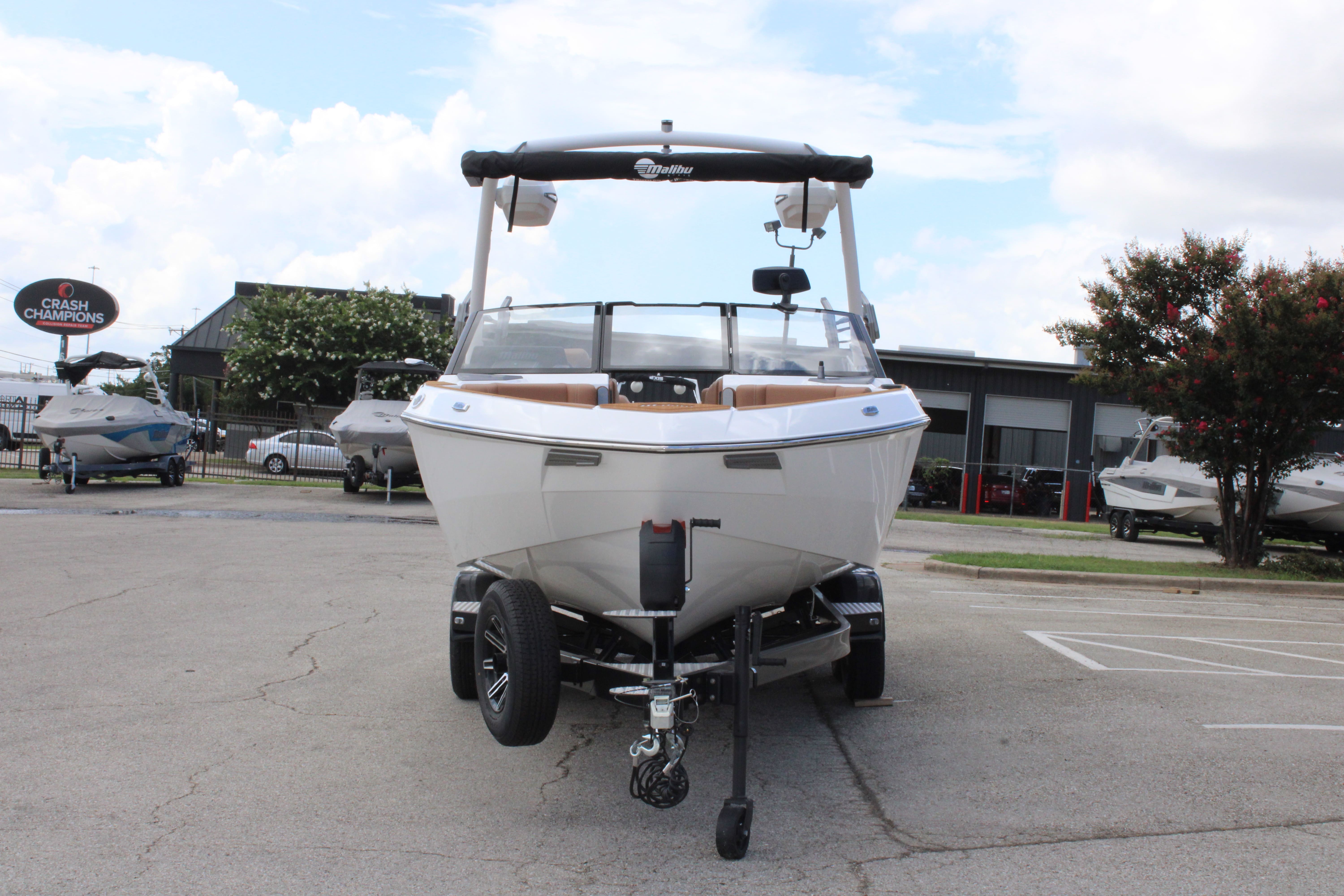 2025 Malibu 23 LSV