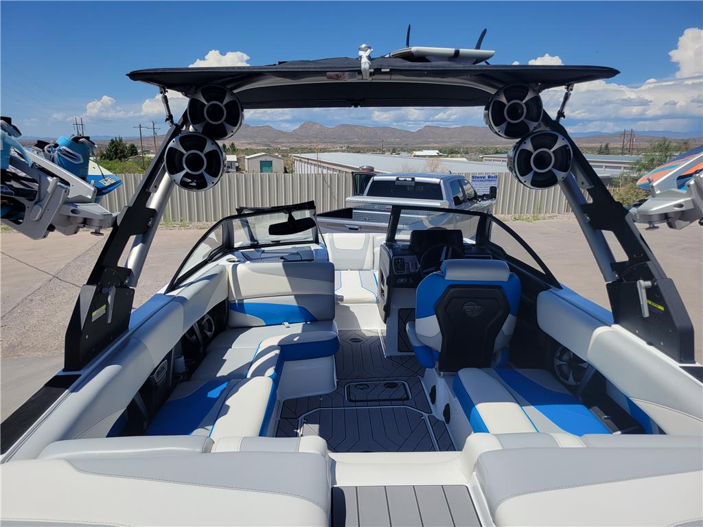 2019 Malibu 22MXZ Icon