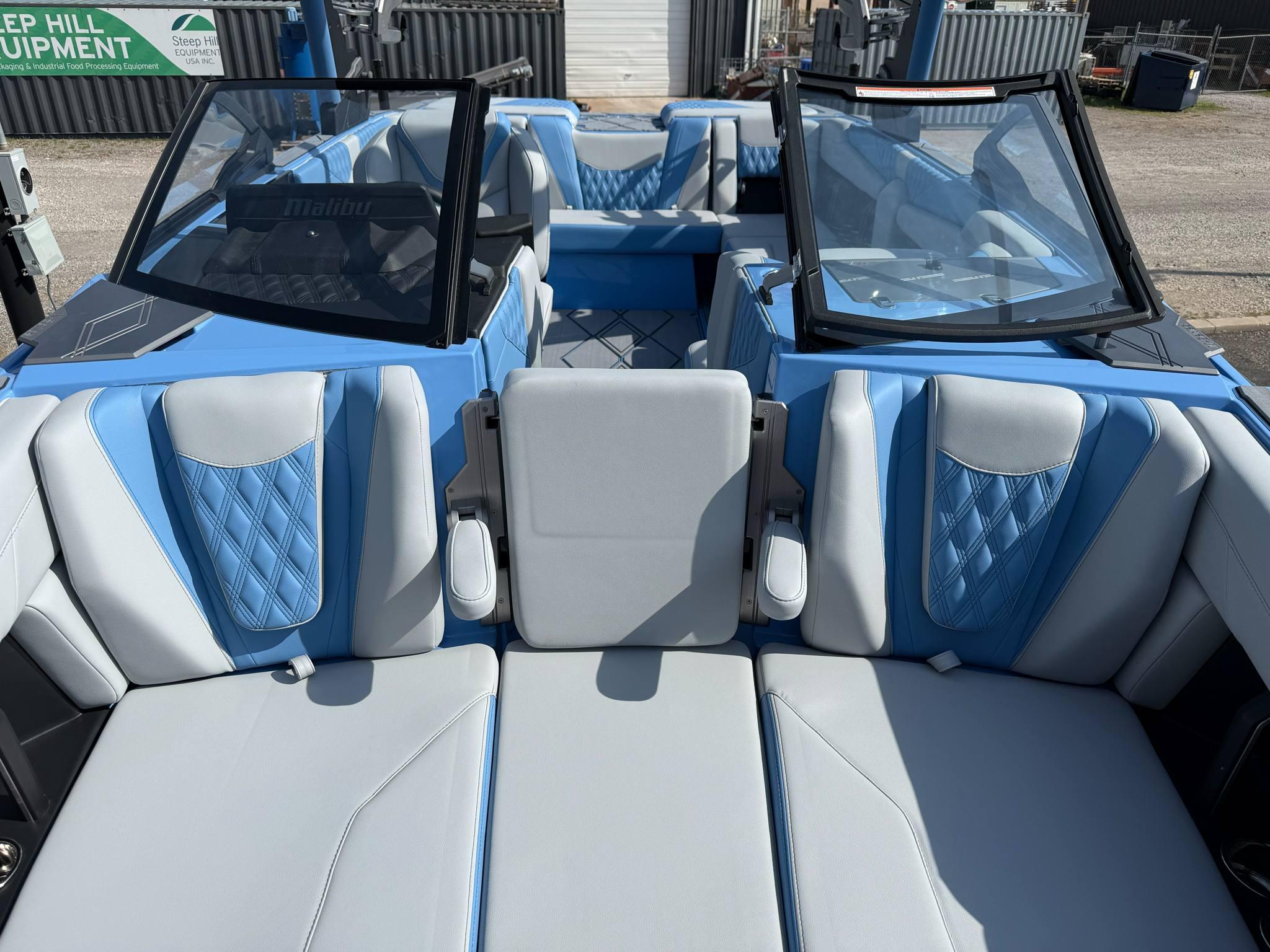 2025 Malibu M230