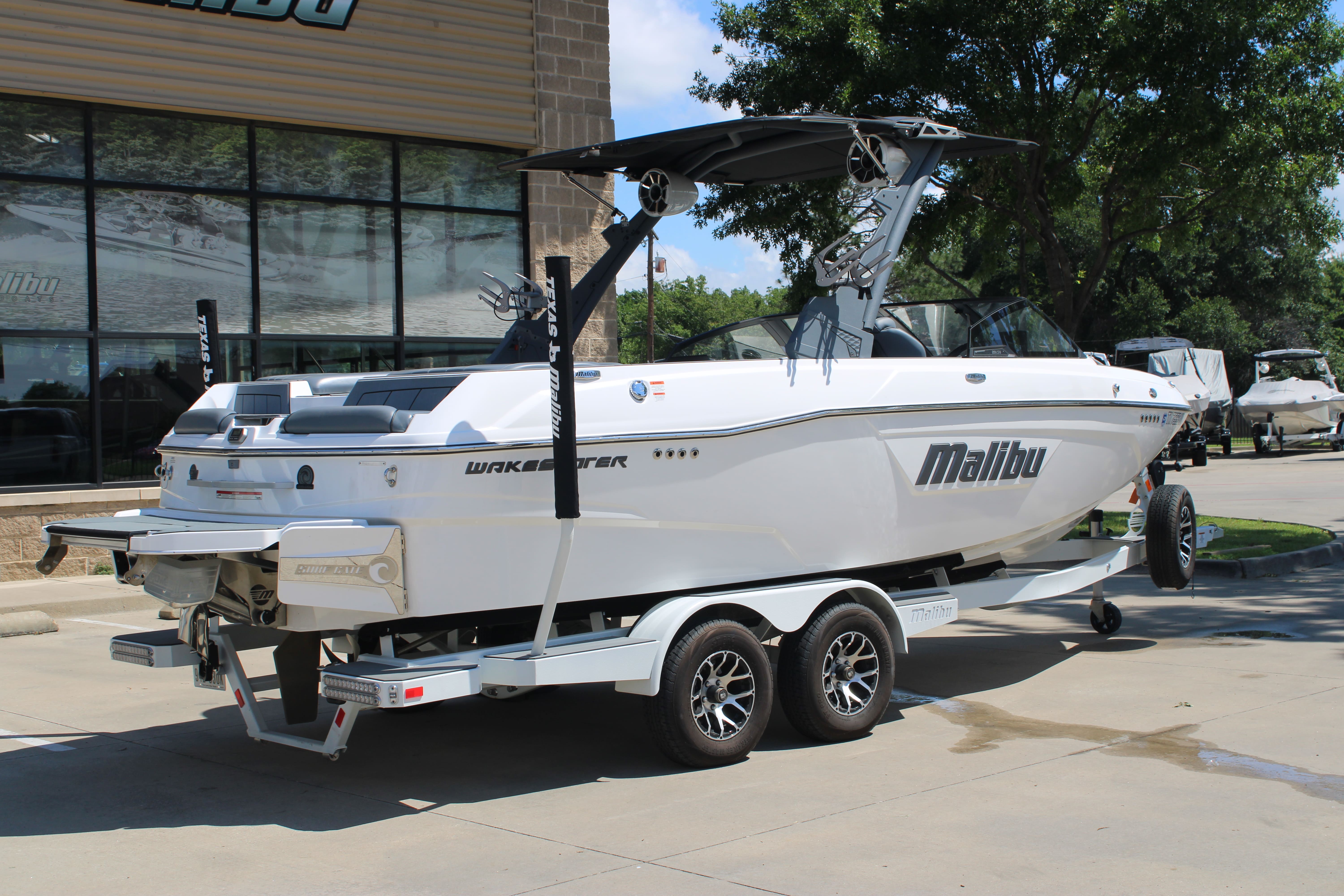 2022 Malibu 23 LSV