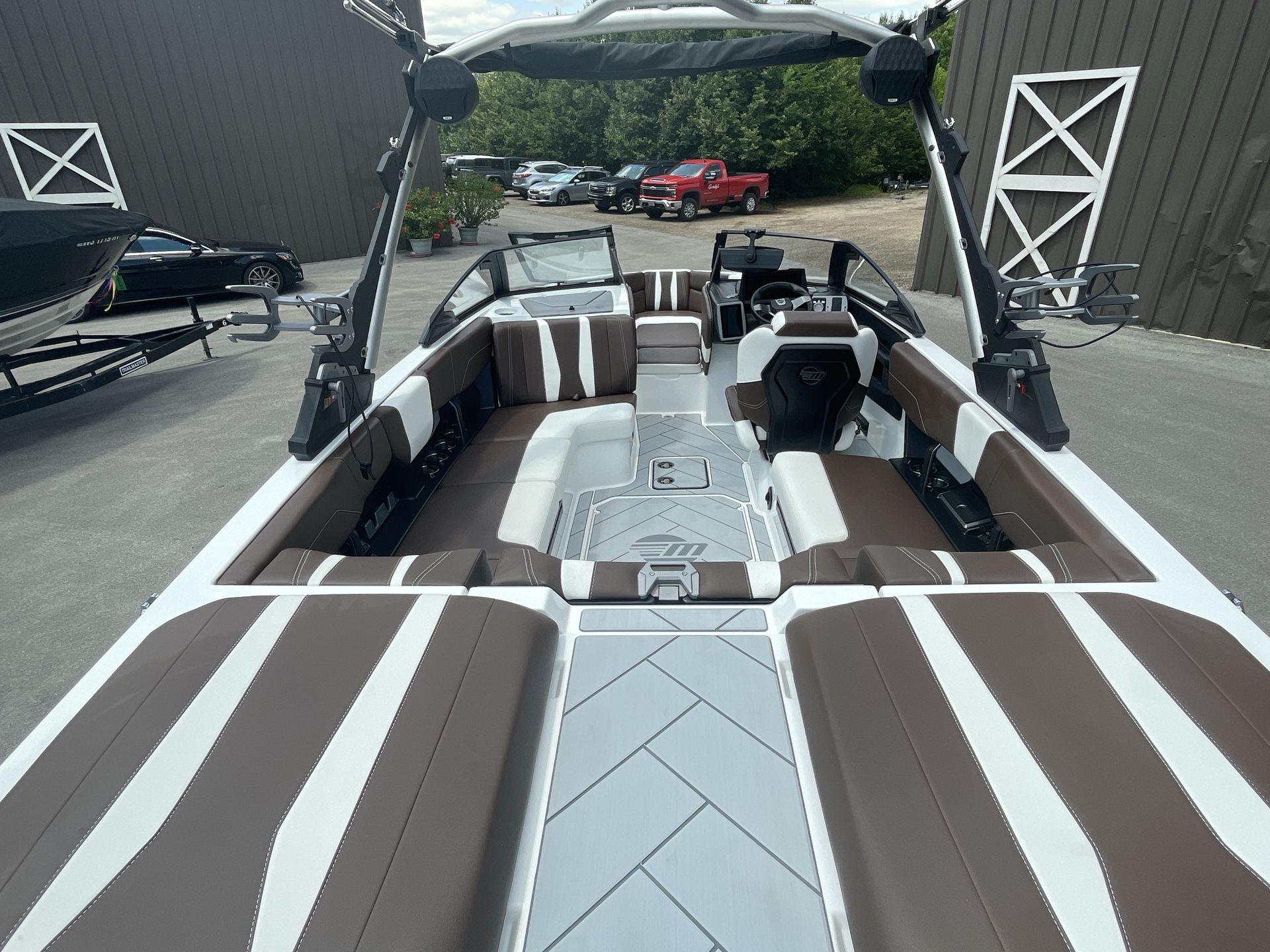 2024 Malibu 22 LSV