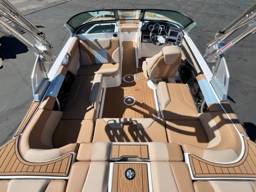 2024 Mastercraft XT20