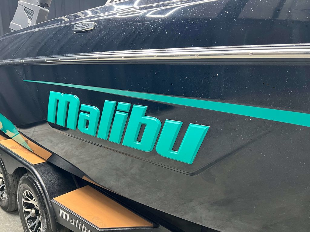 2021 Malibu Boats LSV