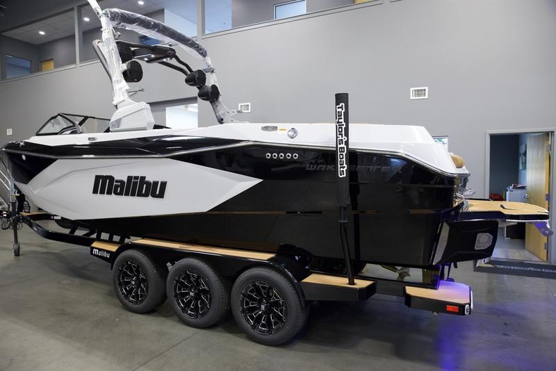 2025 Malibu 26 LSV
