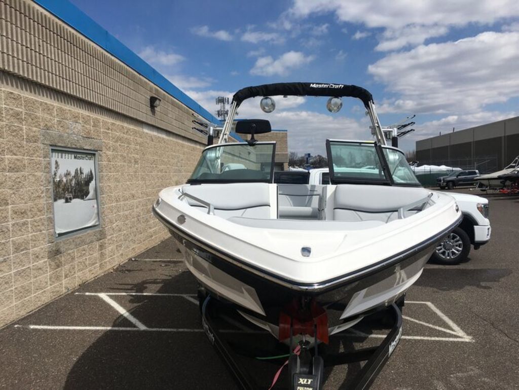 2020 MasterCraft XT21
