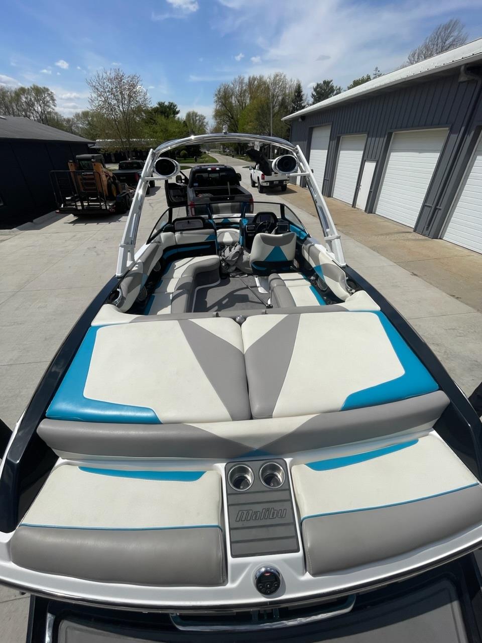 2014 Malibu 23 LSV supercharged 572hp Icon