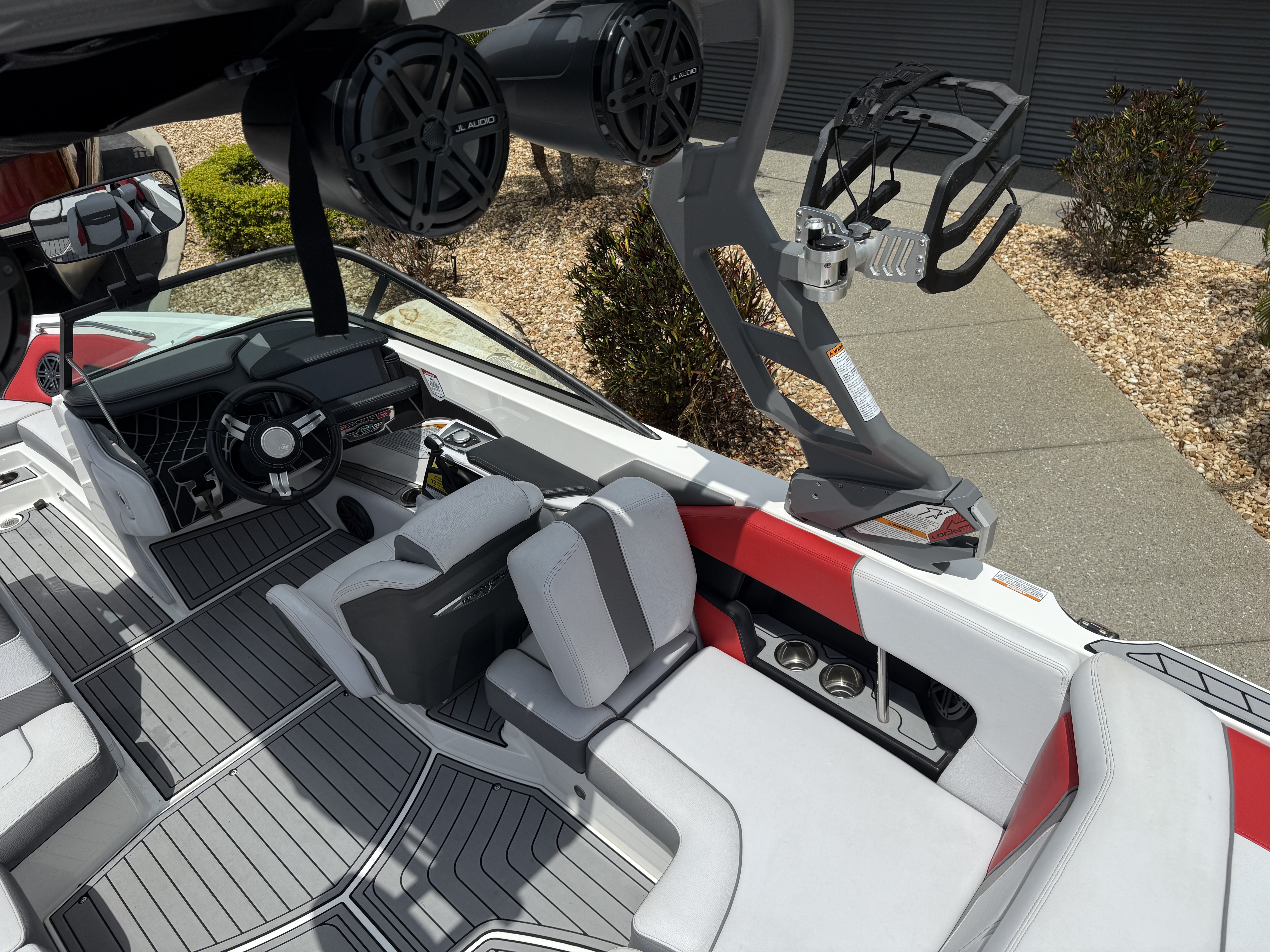 2018 Nautique 210