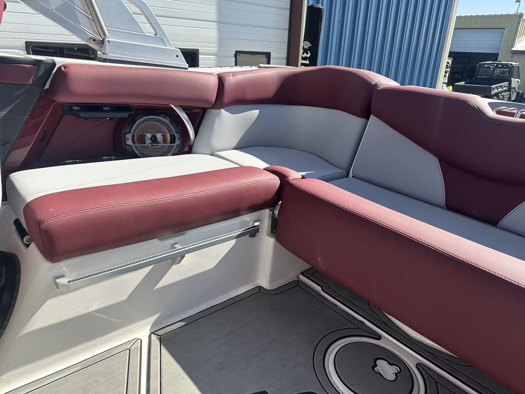 2022 MasterCraft XT20
