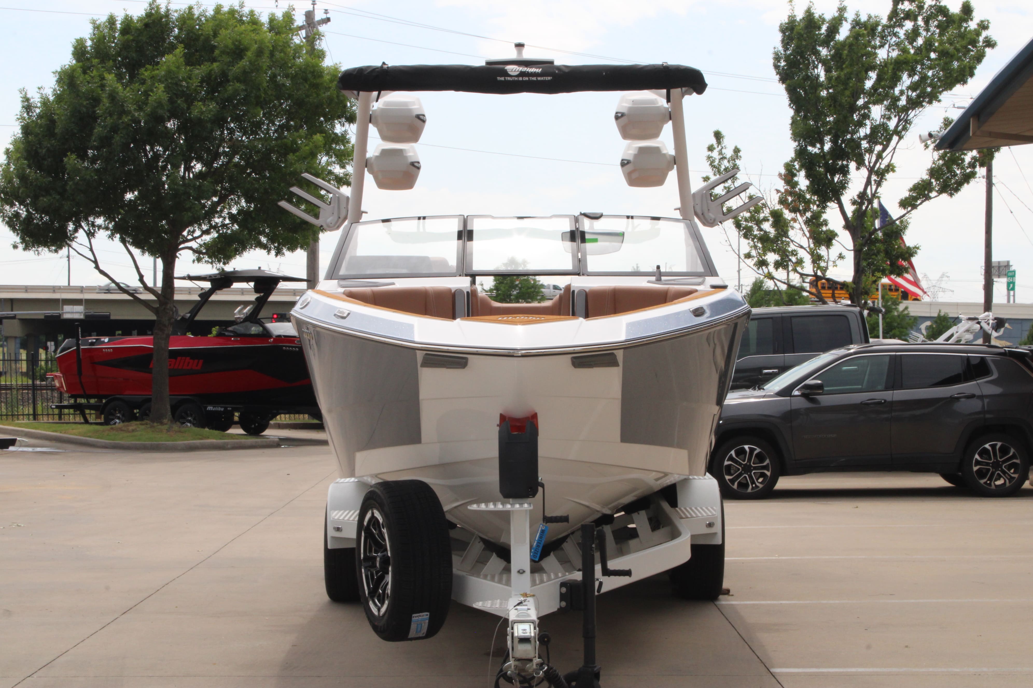 2025 Malibu 26 LSV
