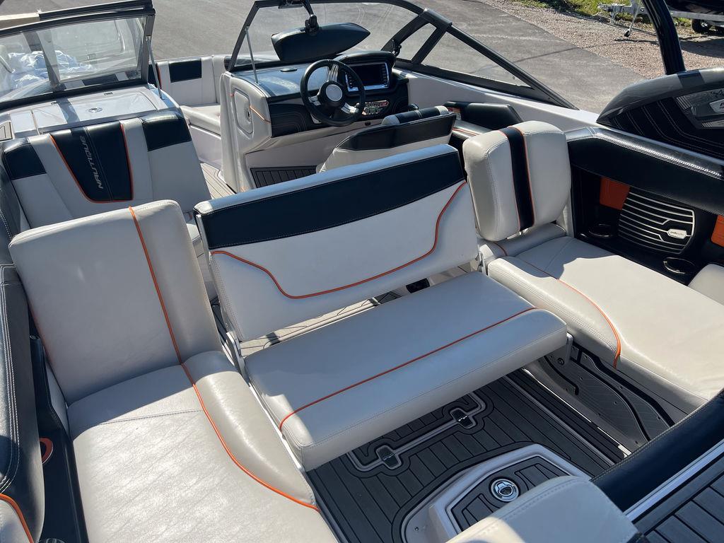 boat.Title