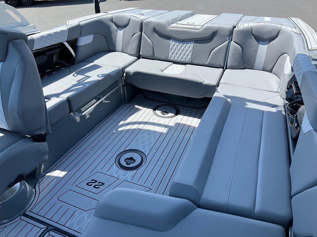 2023 MasterCraft XT22