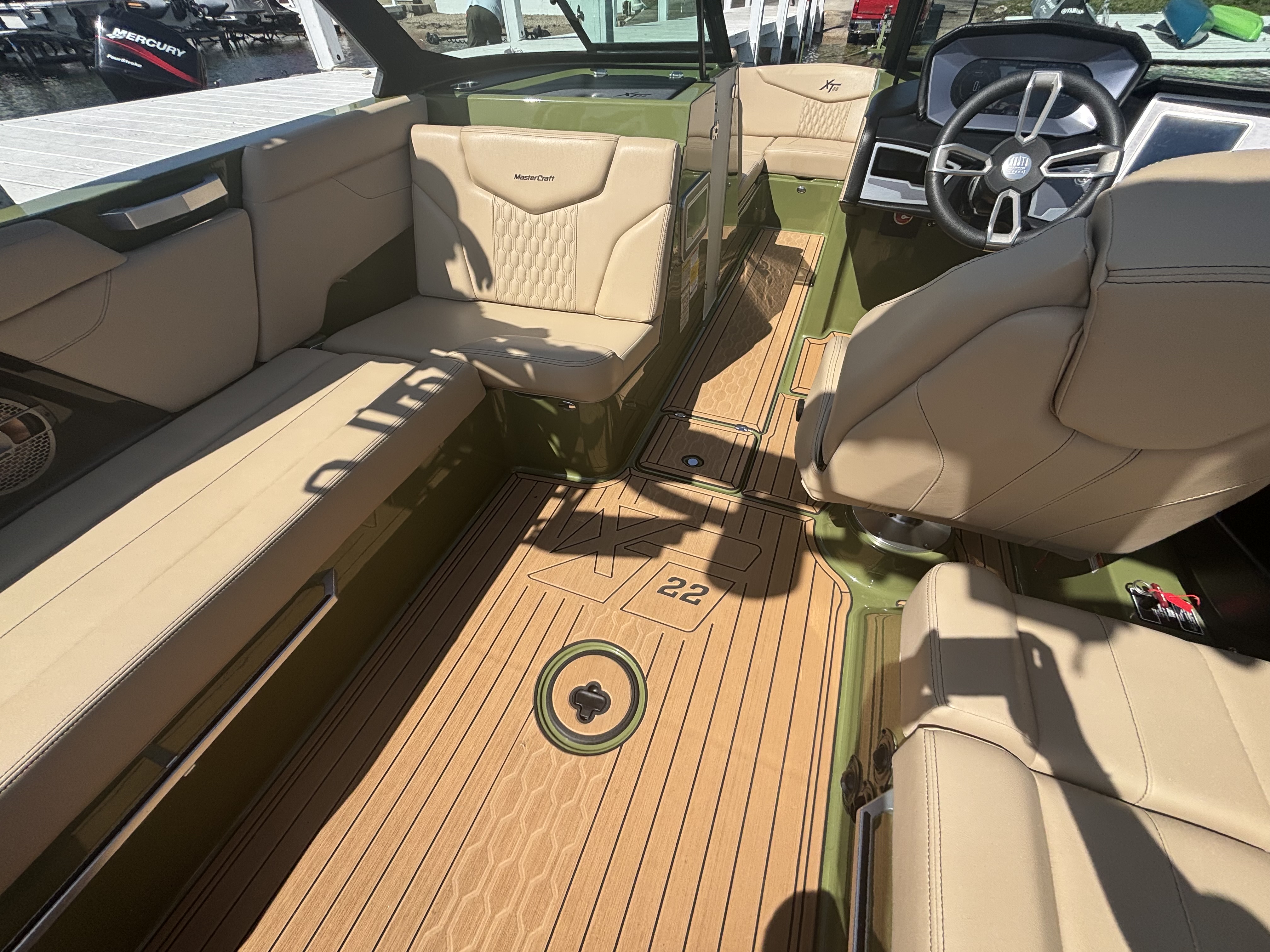 2022 MasterCraft XT22