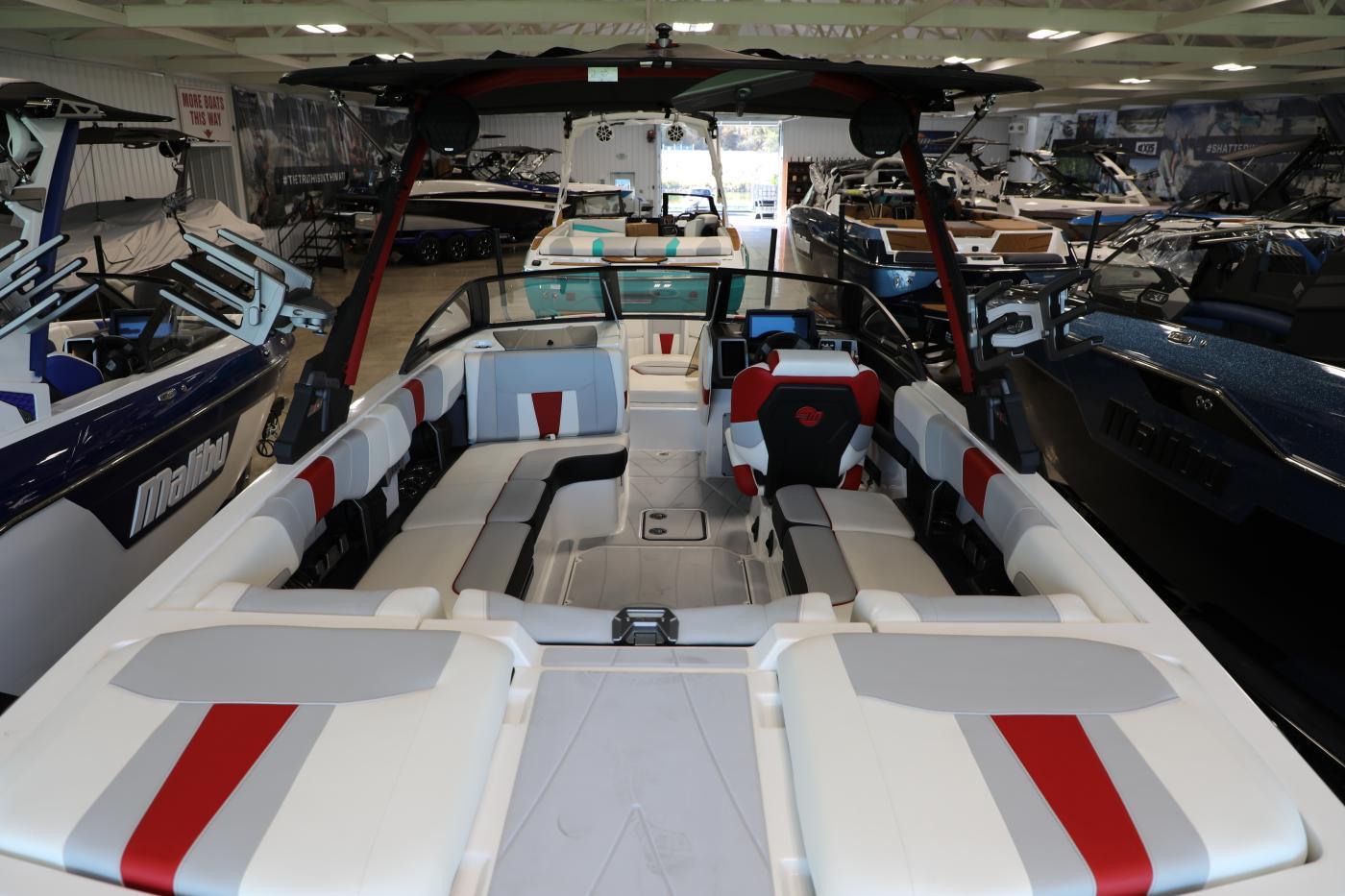 2023 Malibu 23 LSV
