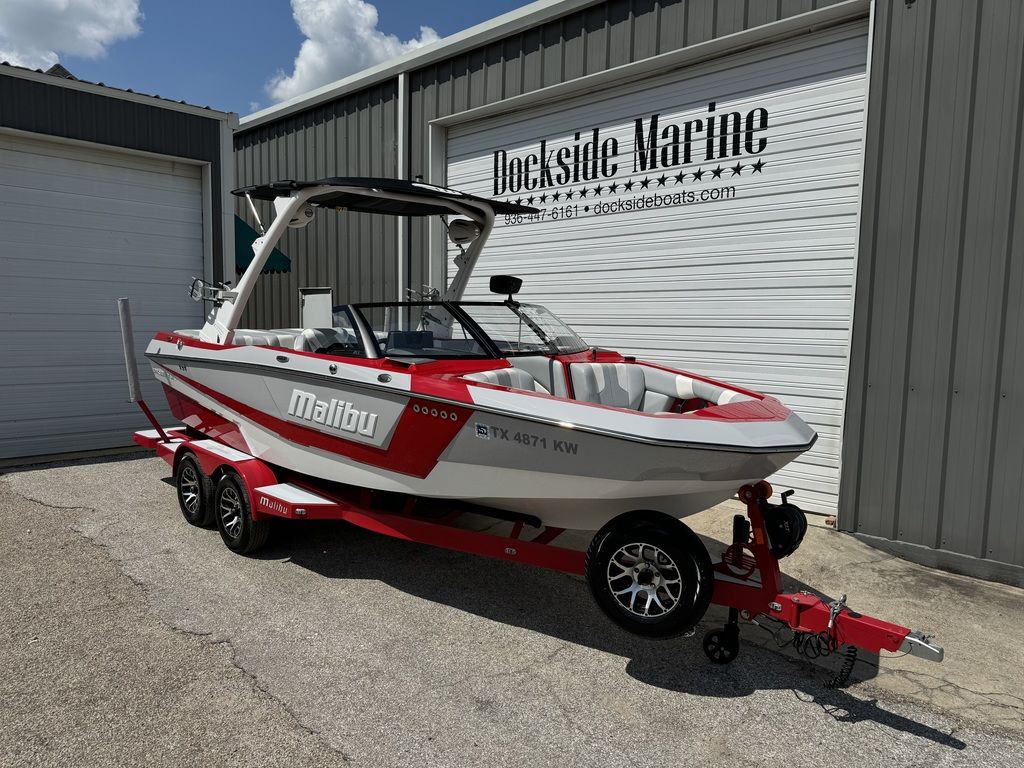 2022 Malibu Boats 21 LX Icon