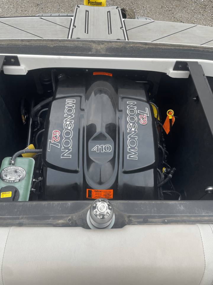 2017 Malibu Wakesetter VLX  Icon