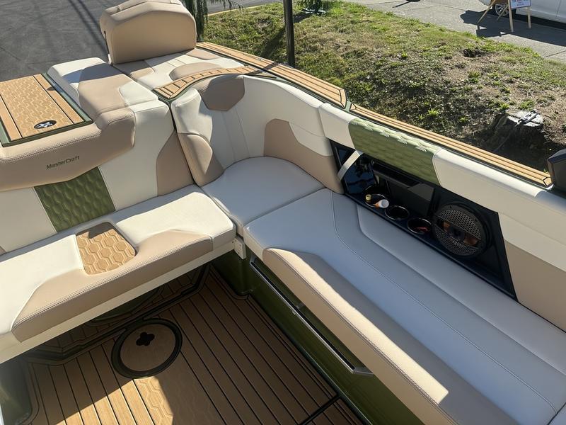 New 2024 MasterCraft XT25