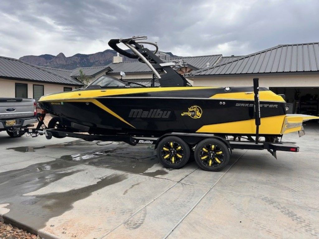 2018 Malibu Boats 23 LSV