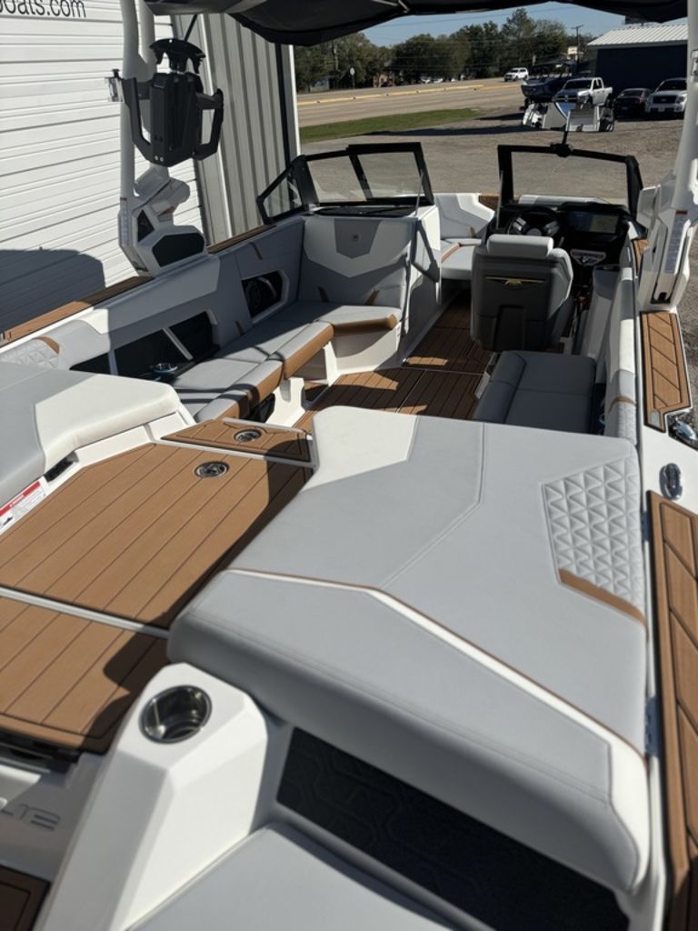 2025 Nautique GS 22