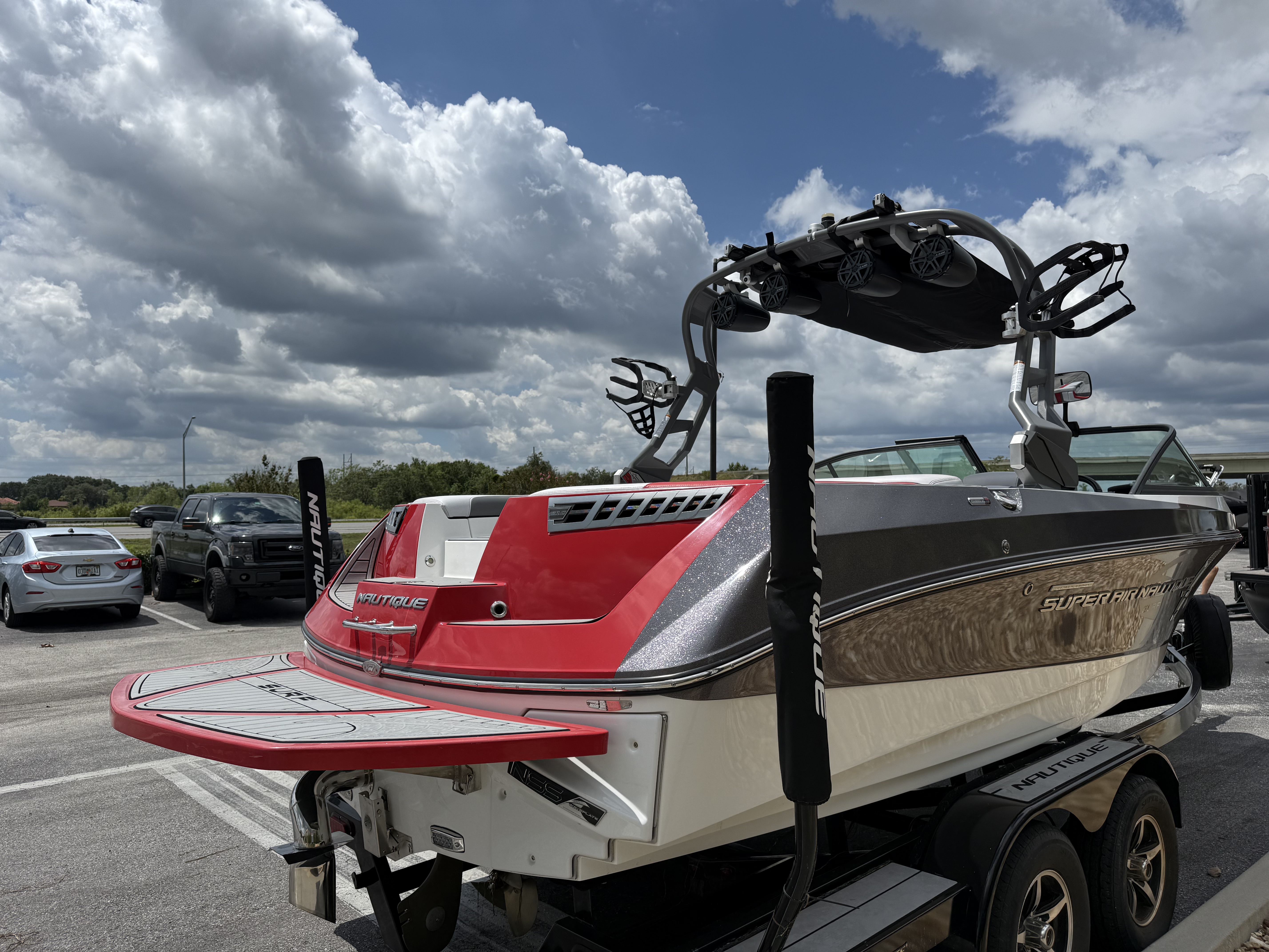 2018 Nautique 210