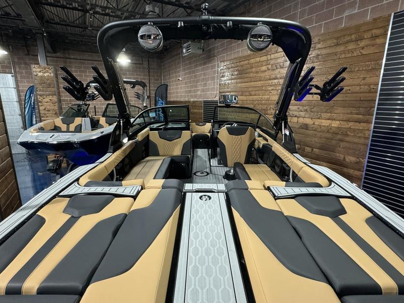 2025 MasterCraft XT22T