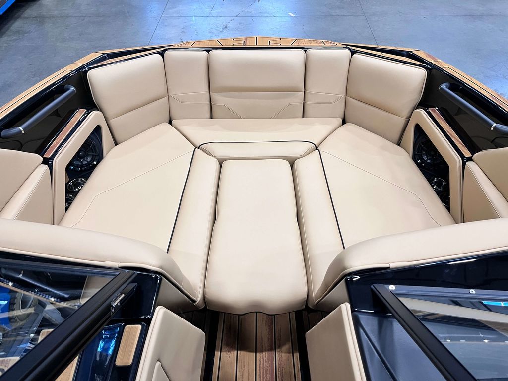 2025 MOOMBA Max