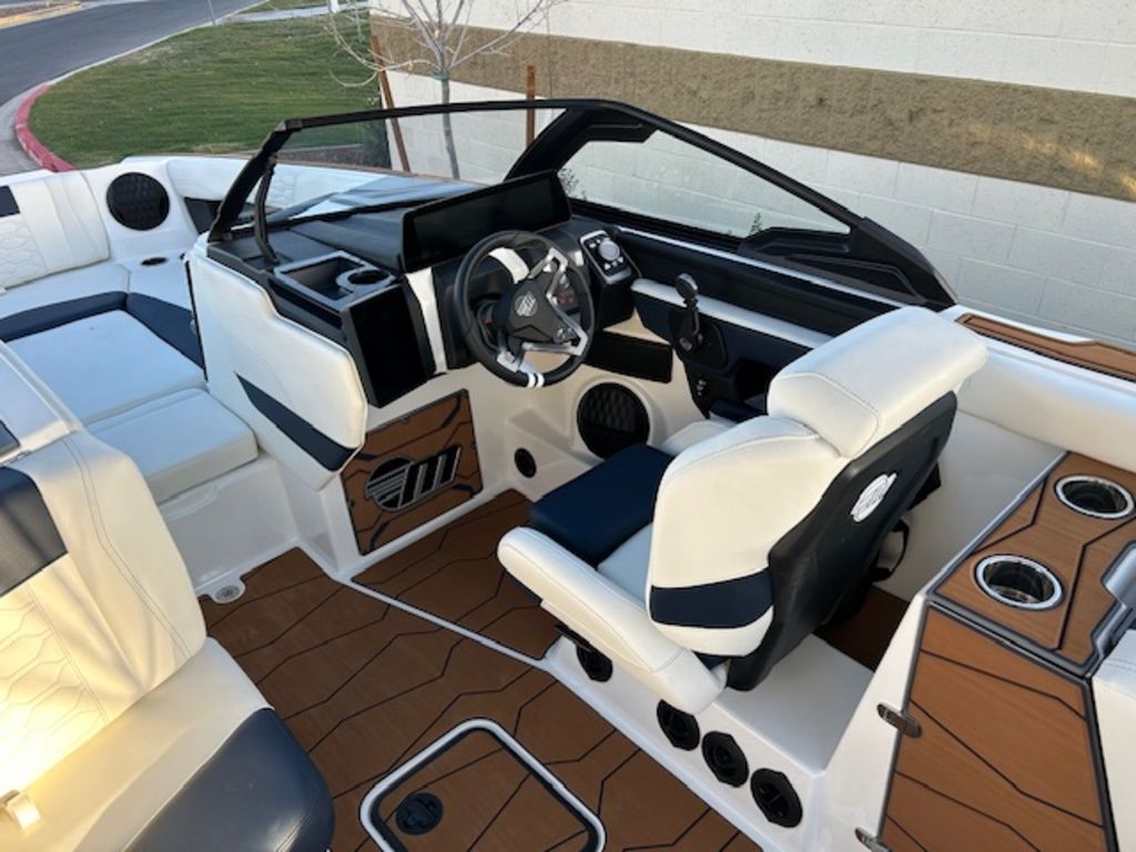 2025 Malibu Boats 24 MXZ